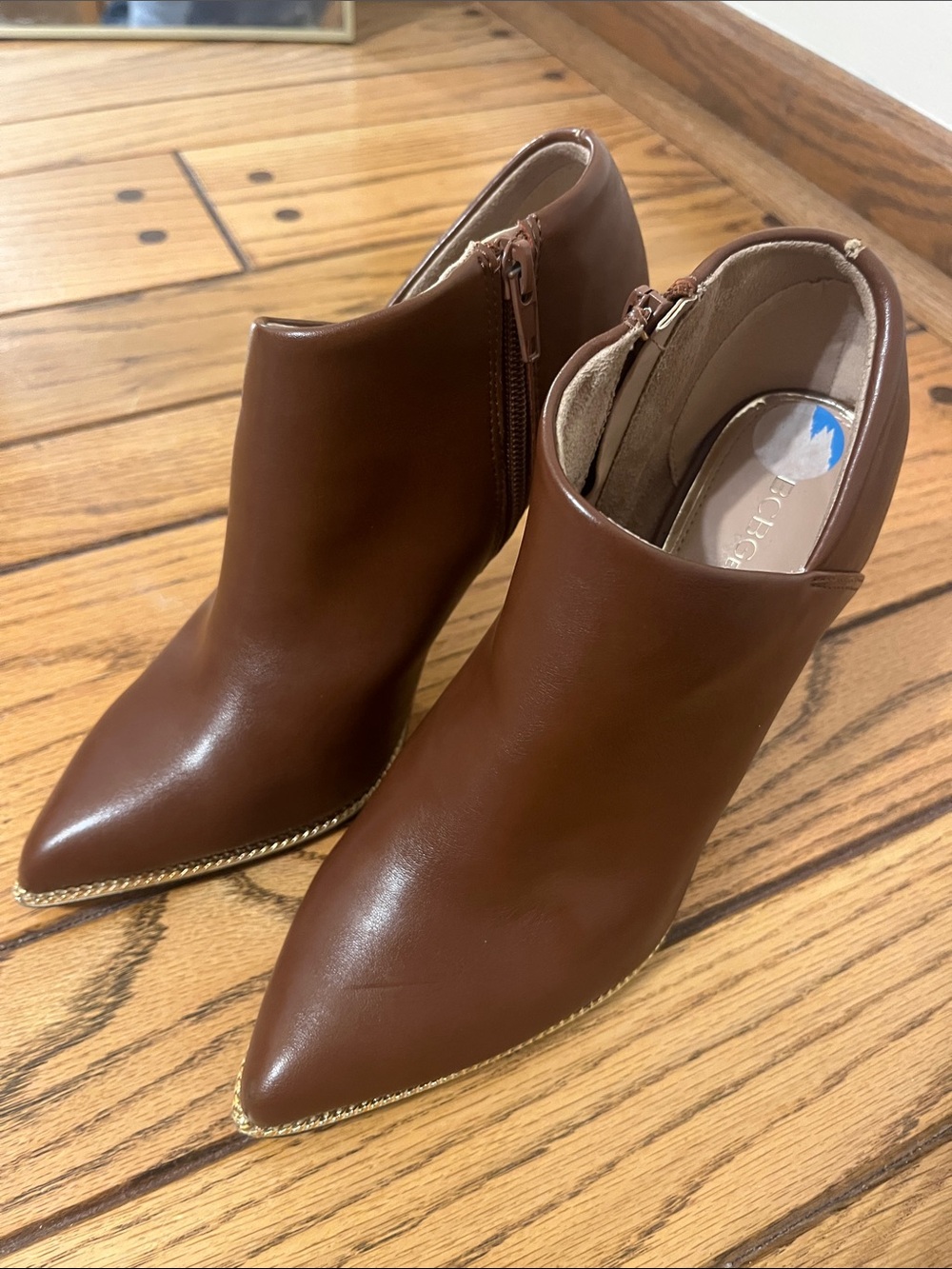 BCBG/BCBG Max Azria pointed-toe brown ankle booties